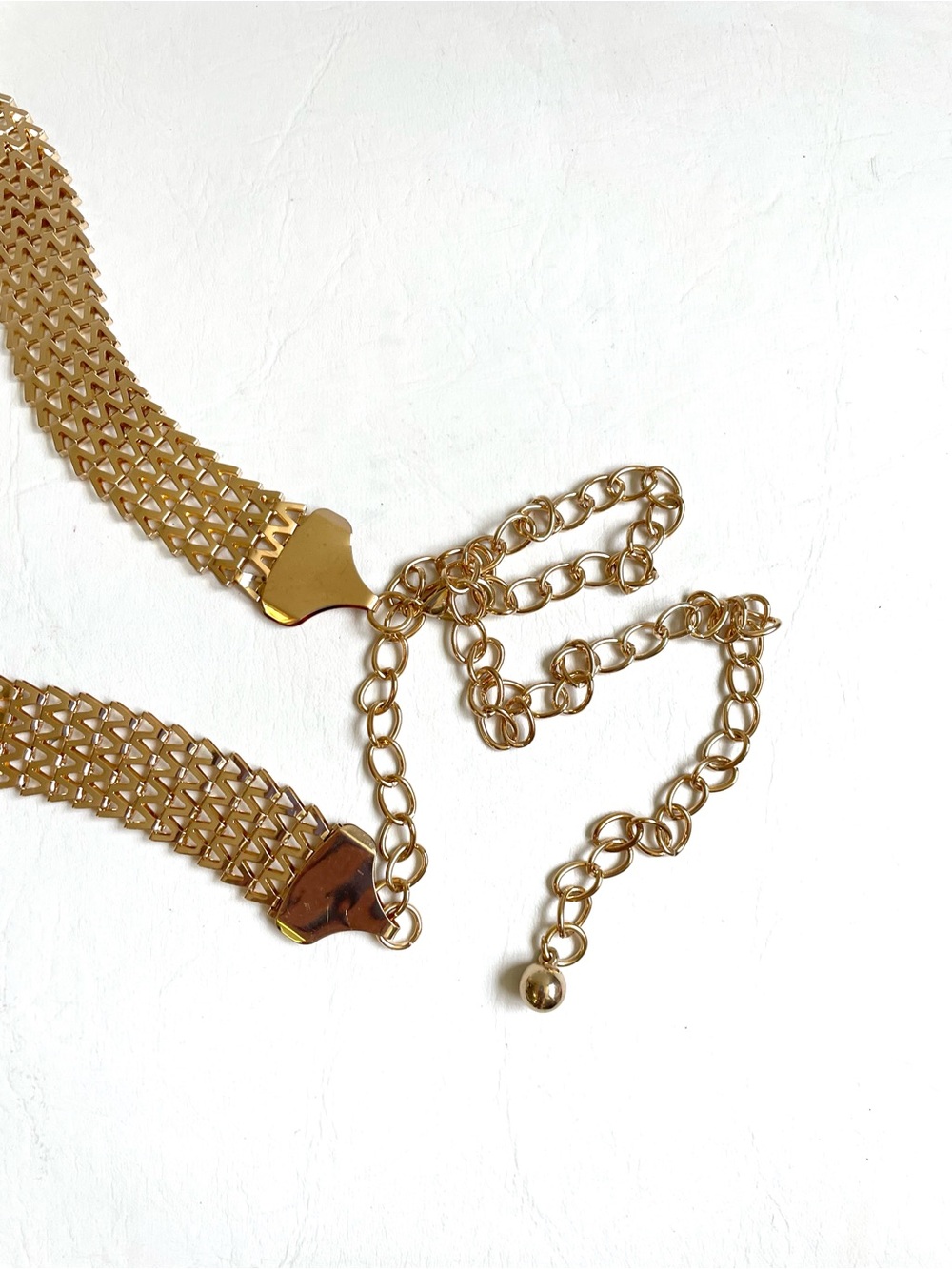 LIGHT WEIGHT GOLD TONE METAL SEGMENTED FLEXIBLE ADJUSTABLE BELT - Picture 6 of 7